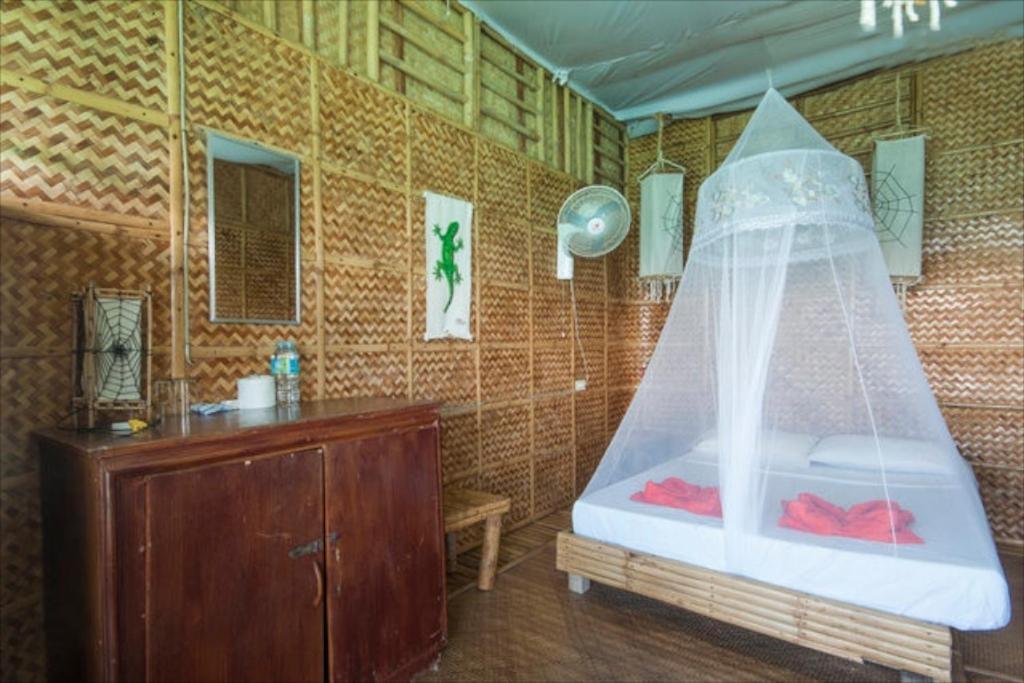 Spiderhouse Resort Yapak Exterior photo